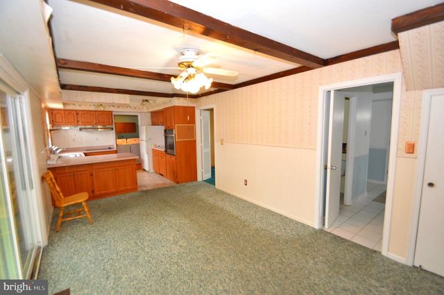 8 HOLTON LN, Willingboro, NJ 08046