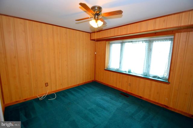 8 HOLTON LN, Willingboro, NJ 08046