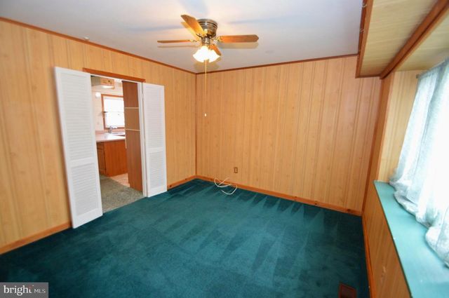 8 HOLTON LN, Willingboro, NJ 08046