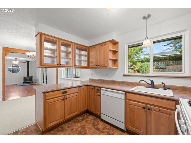 4495 Se CHELSEA St, Milwaukie, OR 97222