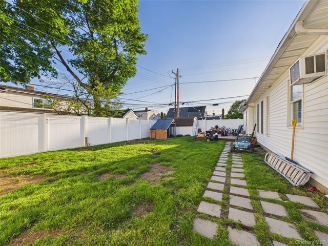 6 Snowbird Lane, Levittown, NY 11756