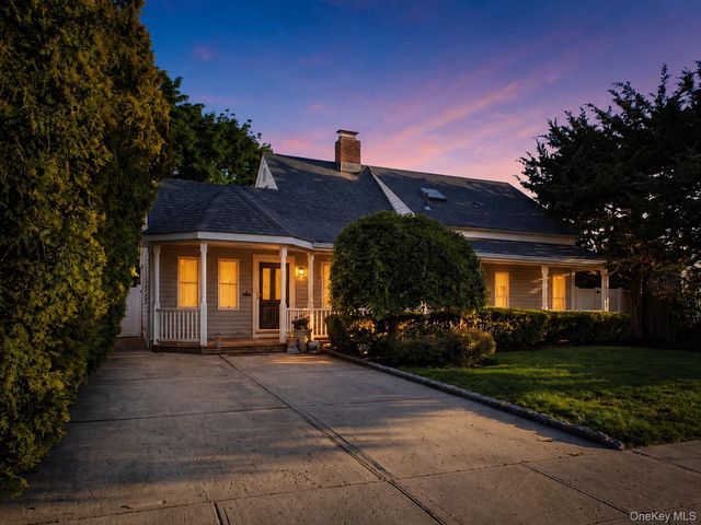 6 Snowbird Lane, Levittown, NY 11756