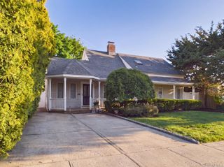 6 Snowbird Lane, Levittown, NY 11756