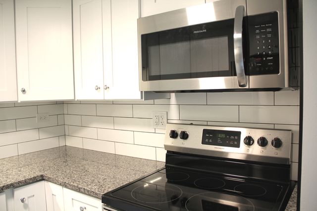 329 W Kimbell Avenue 13, Elmhurst, IL 60126