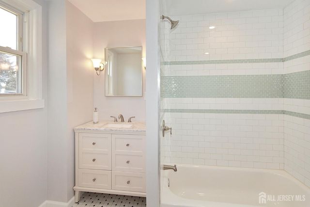 41 2 Avenue, Garwood, NJ 07027