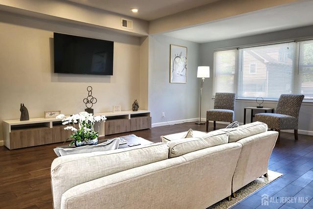 41 2 Avenue, Garwood, NJ 07027