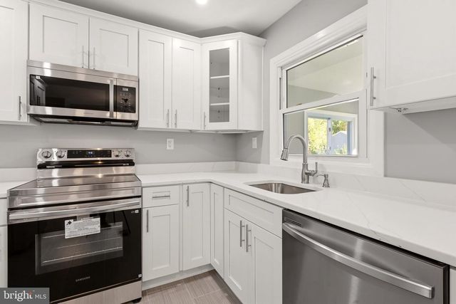 86 MEDFORD LN, Willingboro, NJ 08046