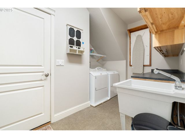 23897 Sw SANDERS Ter, Sherwood, OR 97140