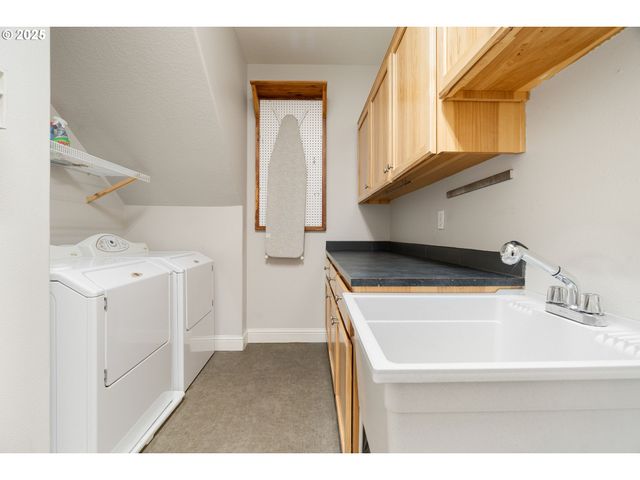 23897 Sw SANDERS Ter, Sherwood, OR 97140