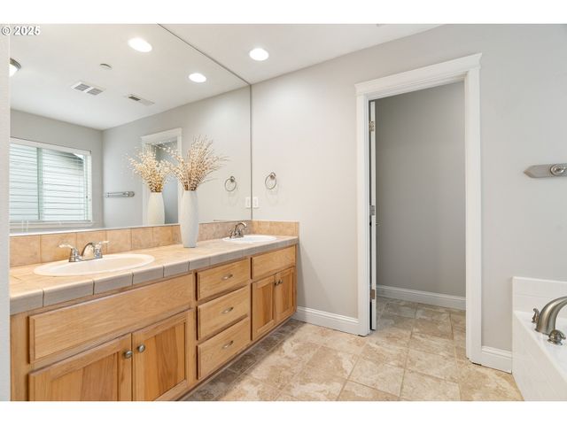 23897 Sw SANDERS Ter, Sherwood, OR 97140