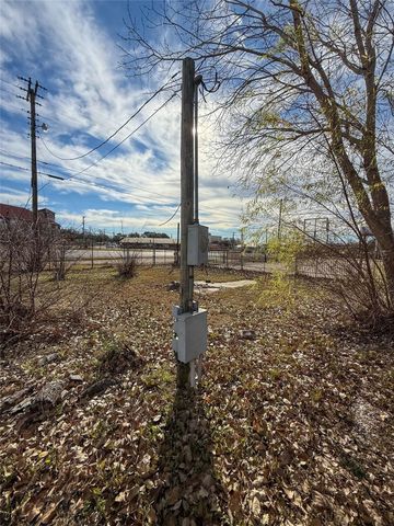 1709 N Main Street, Cleburne, TX 76033