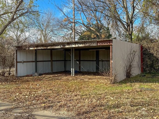 1709 N Main Street, Cleburne, TX 76033