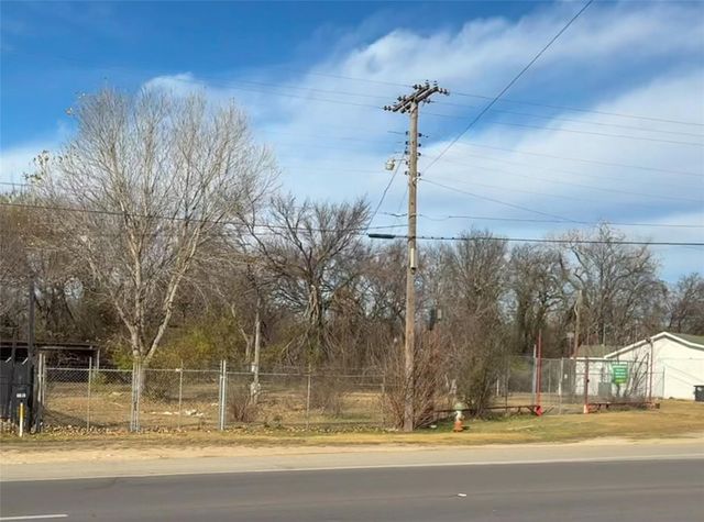 1709 N Main Street, Cleburne, TX 76033