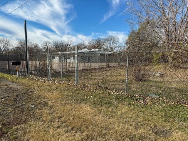 1709 N Main Street, Cleburne, TX 76033