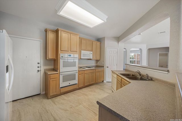 607 Mesa Loop, San Antonio, TX 78258