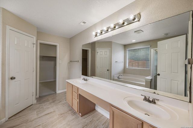 607 Mesa Loop, San Antonio, TX 78258