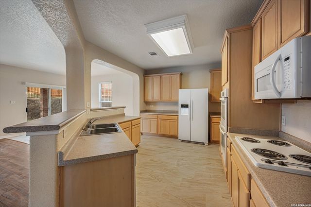 607 Mesa Loop, San Antonio, TX 78258