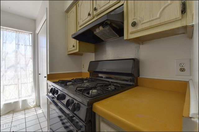 10605 KINROSS Avenue B, El Paso, TX 79935