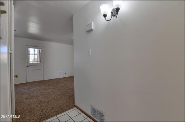 10605 KINROSS Avenue B, El Paso, TX 79935