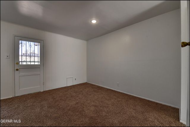 10605 KINROSS Avenue B, El Paso, TX 79935