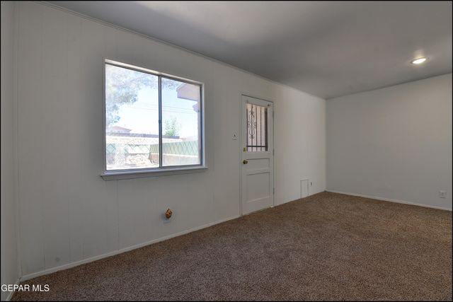 10605 KINROSS Avenue B, El Paso, TX 79935