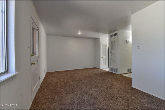 10605 KINROSS Avenue B, El Paso, TX 79935