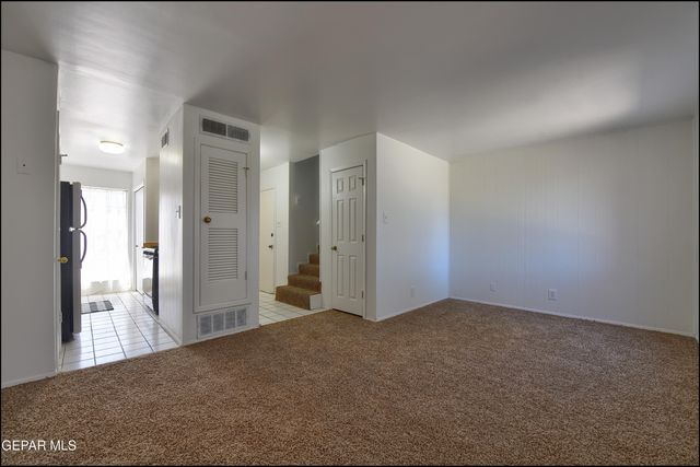 10605 KINROSS Avenue B, El Paso, TX 79935