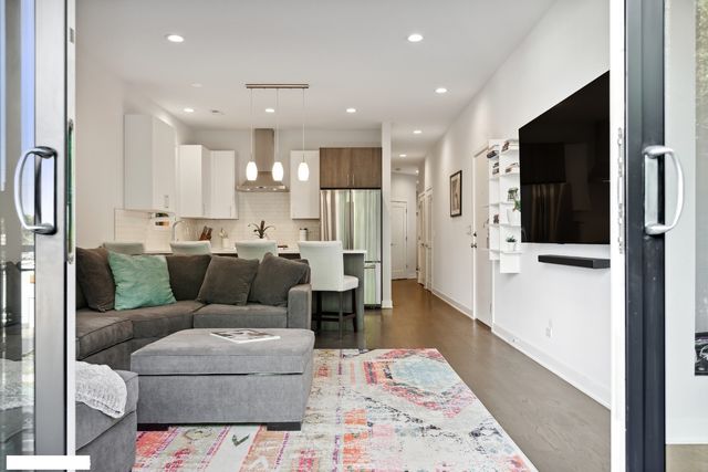 4014 N Mozart Street 2, Chicago, IL 60618