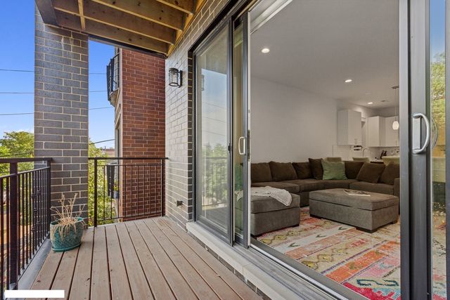 4014 N Mozart Street 2, Chicago, IL 60618