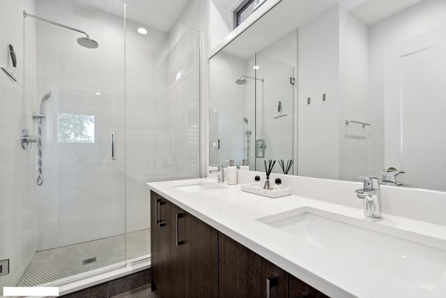 4014 N Mozart Street 2, Chicago, IL 60618