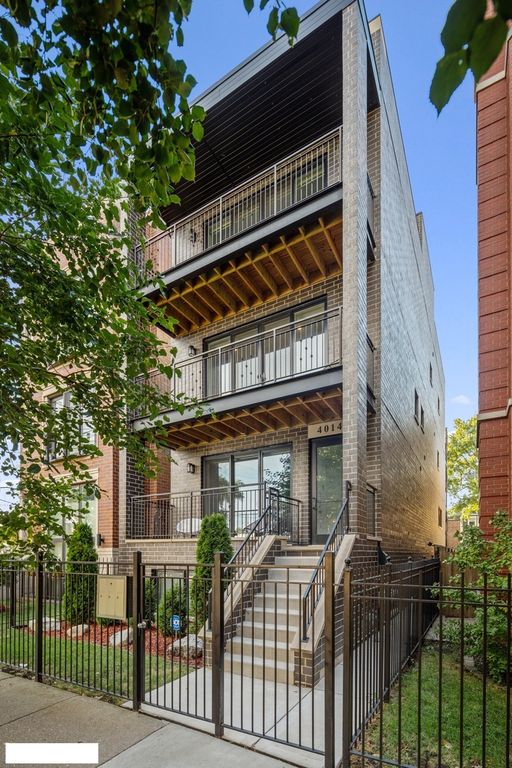 4014 N Mozart Street 2, Chicago, IL 60618