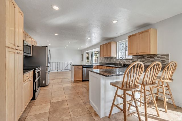 918 E LAZON DR, Sandy, UT 84094