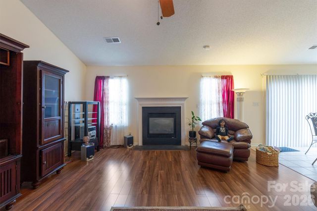 9704 Aventide Lane, Charlotte, NC 28215