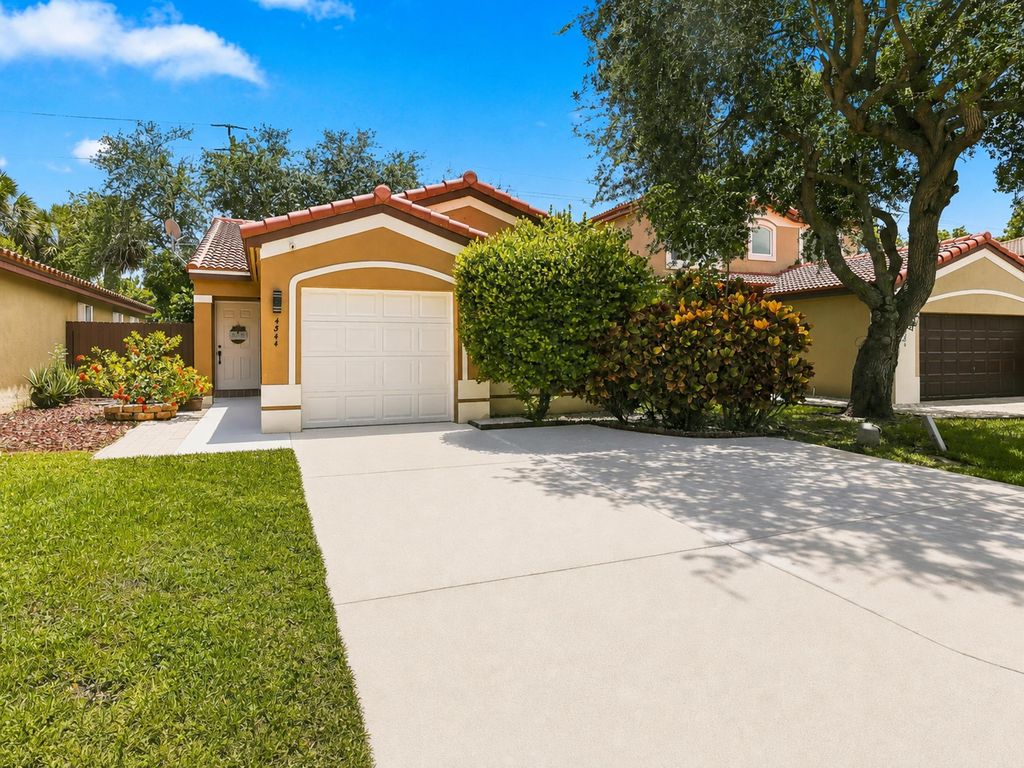 4344 NW 1st Street, Deerfield Beach, FL 33442