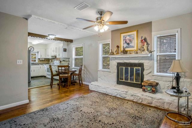 6589 Cedar St, Milton, FL 32570