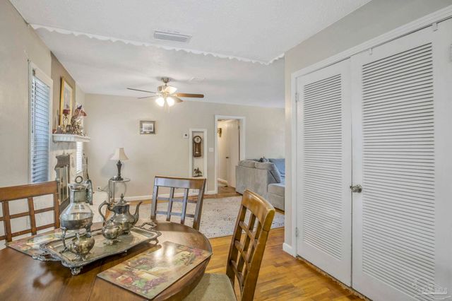 6589 Cedar St, Milton, FL 32570