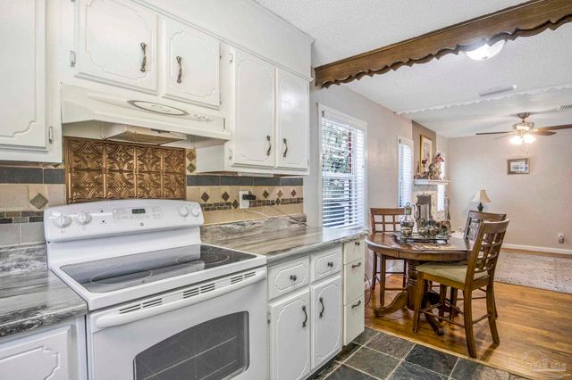 6589 Cedar St, Milton, FL 32570