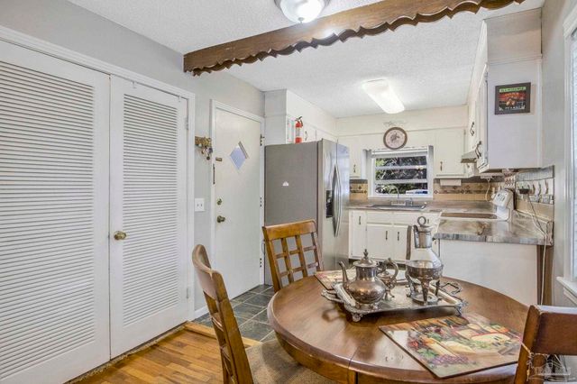 6589 Cedar St, Milton, FL 32570