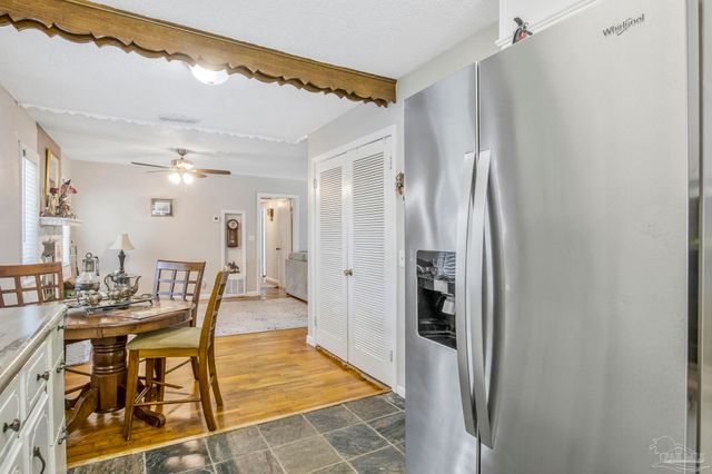 6589 Cedar St, Milton, FL 32570