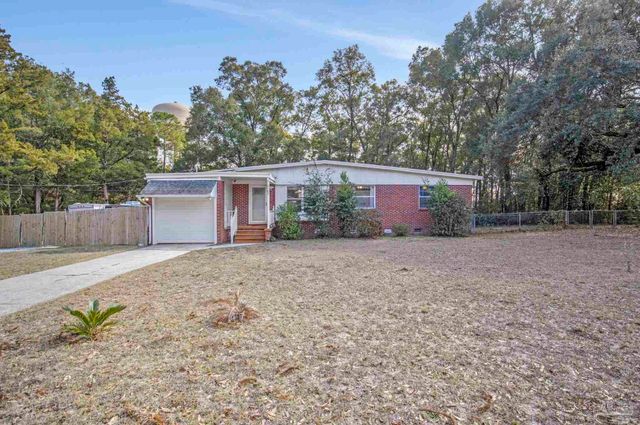 6589 Cedar St, Milton, FL 32570