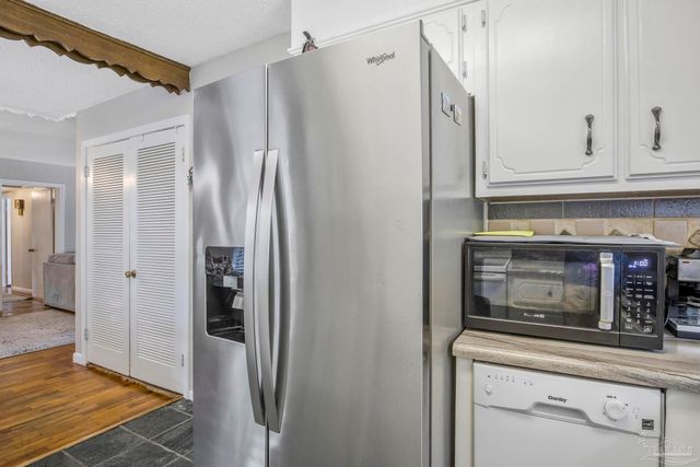 6589 Cedar St, Milton, FL 32570