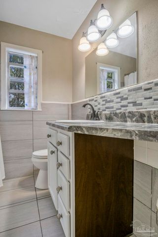 6589 Cedar St, Milton, FL 32570