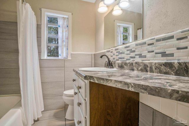 6589 Cedar St, Milton, FL 32570