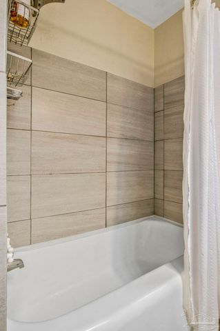 6589 Cedar St, Milton, FL 32570