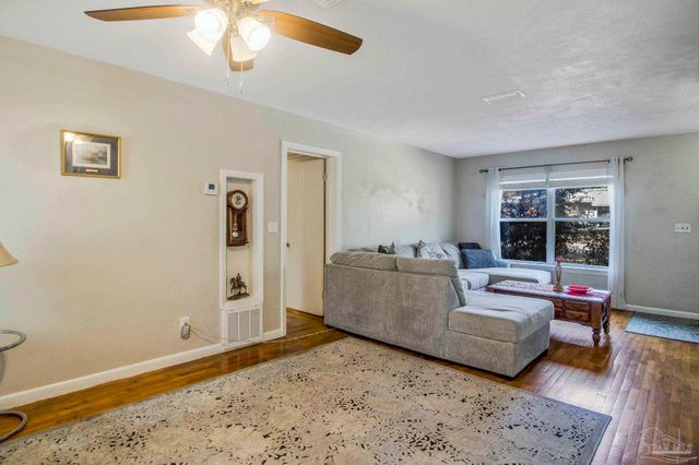 6589 Cedar St, Milton, FL 32570