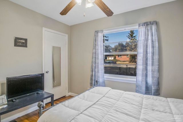 6589 Cedar St, Milton, FL 32570