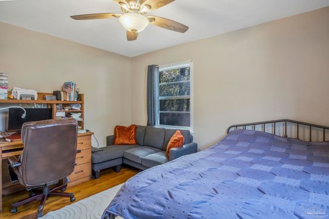 6589 Cedar St, Milton, FL 32570