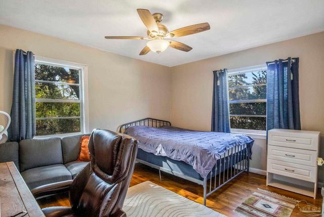 6589 Cedar St, Milton, FL 32570