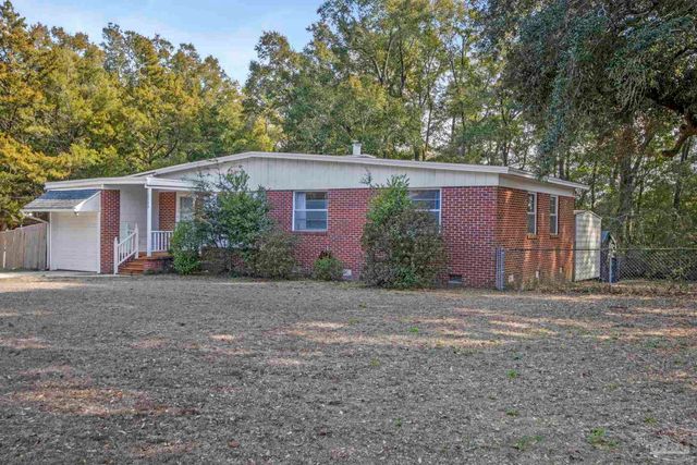 6589 Cedar St, Milton, FL 32570