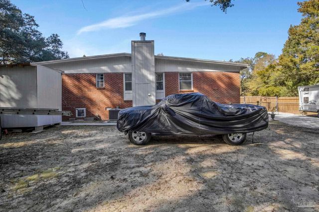 6589 Cedar St, Milton, FL 32570